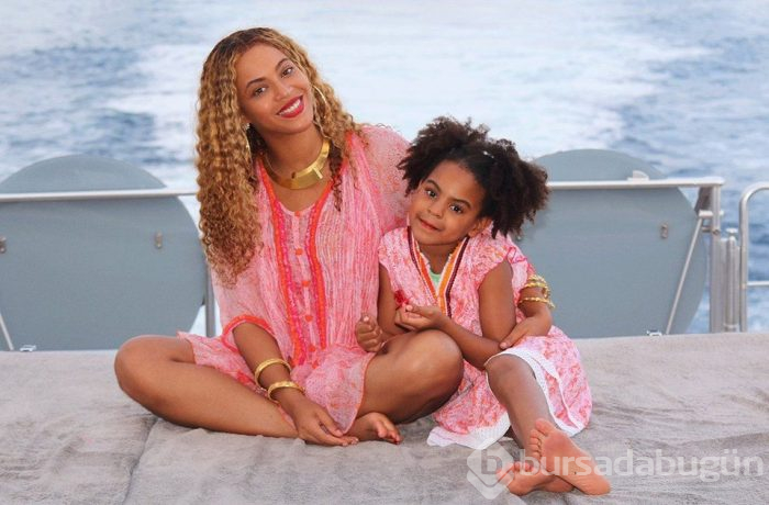 Beyonce ikiz bebekleriyle tatilde