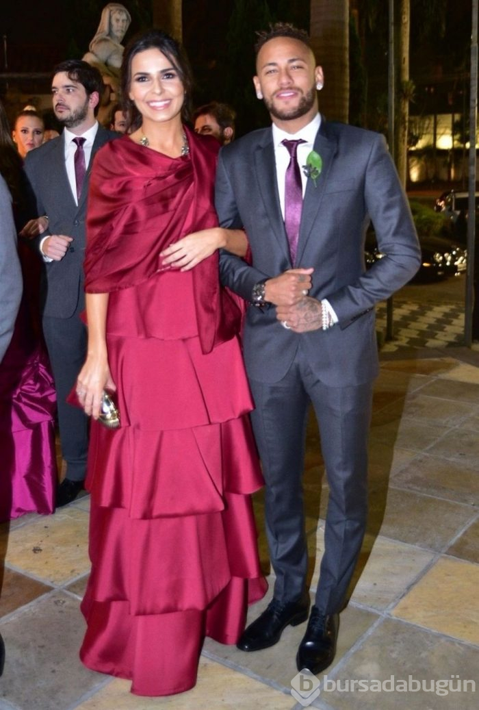 Neymar ve kız arkadaşı Bruna Marquezine düğünde