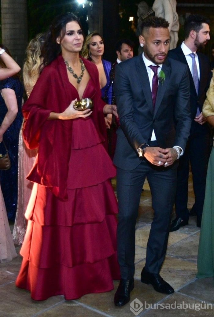 Neymar ve kız arkadaşı Bruna Marquezine düğünde