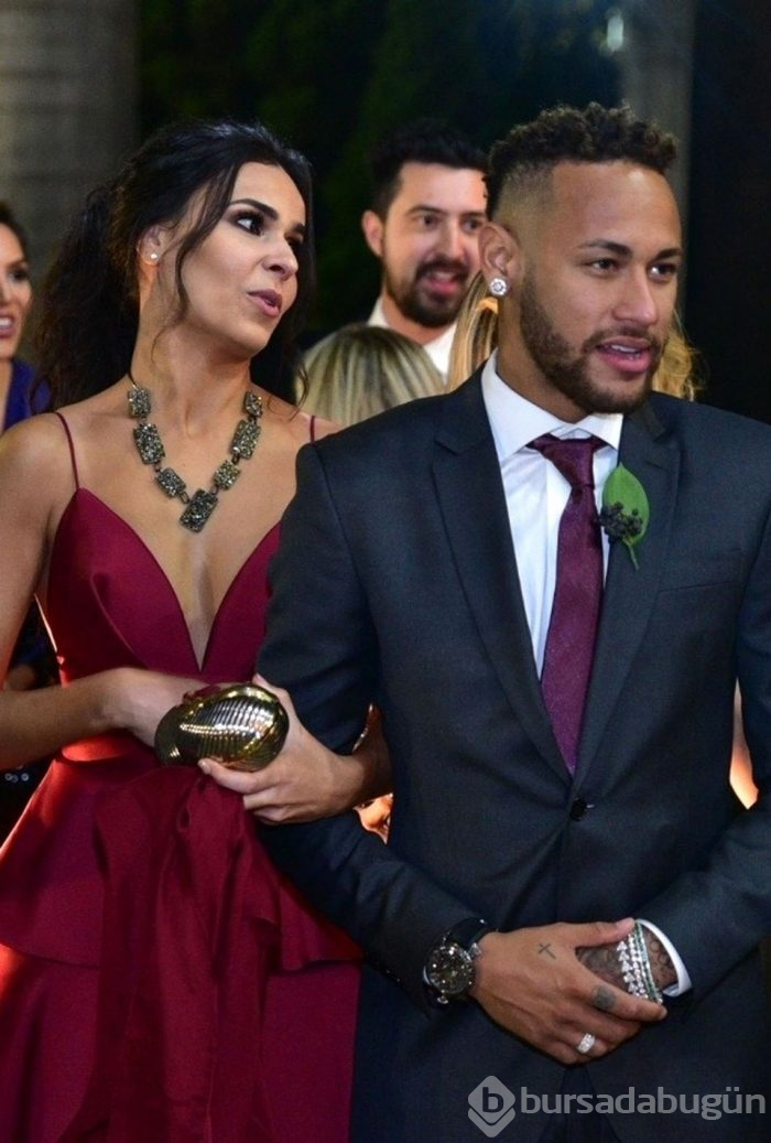 Neymar ve kız arkadaşı Bruna Marquezine düğünde