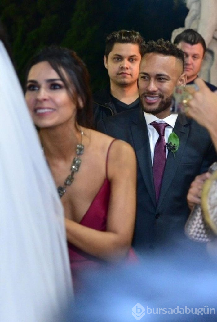 Neymar ve kız arkadaşı Bruna Marquezine düğünde