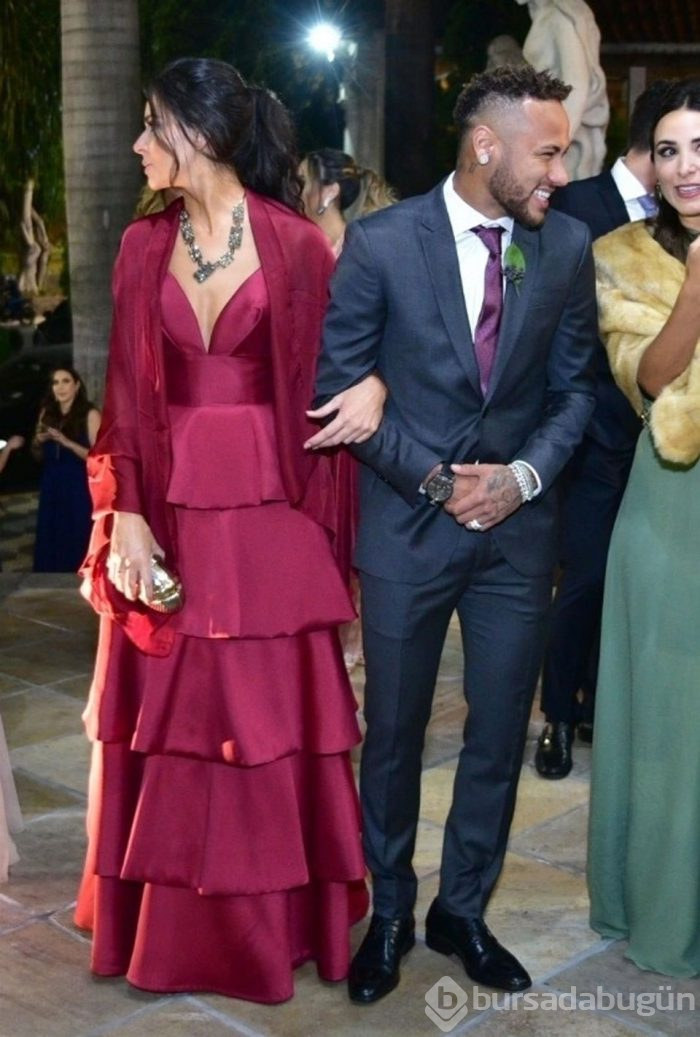 Neymar ve kız arkadaşı Bruna Marquezine düğünde