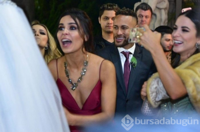 Neymar ve kız arkadaşı Bruna Marquezine düğünde