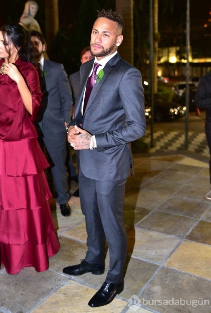 Neymar ve kız arkadaşı Bruna Marquezine düğünde