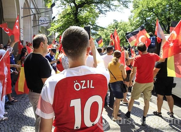 Hepimiz Mesut Özil'iz...
