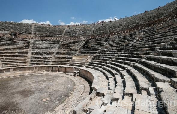 Pamukkale'deki "cehennem kapısı" ziyarete açılıyor

