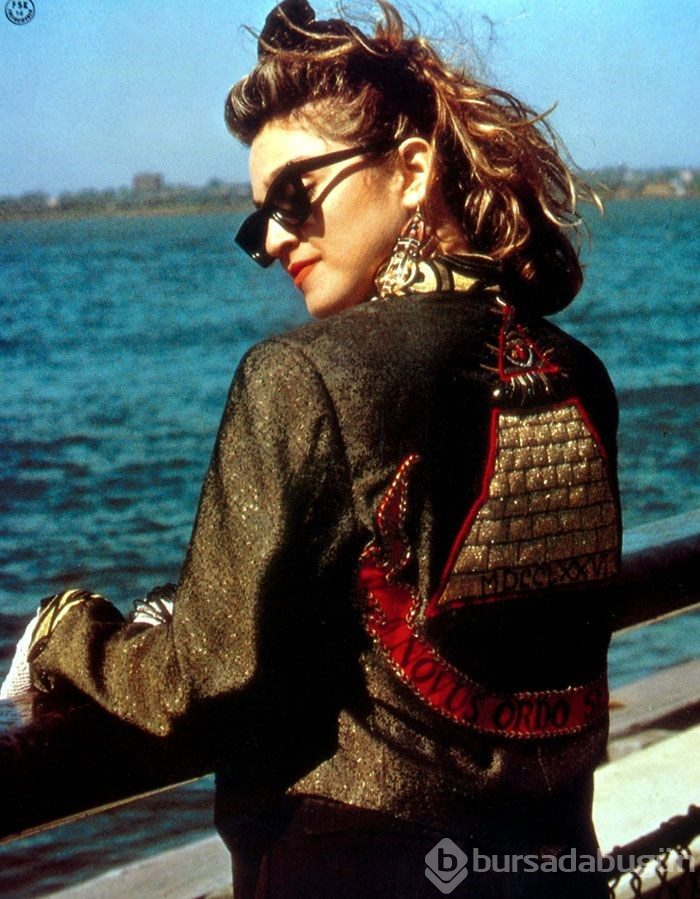 Madonna'yı taklit eden köpek