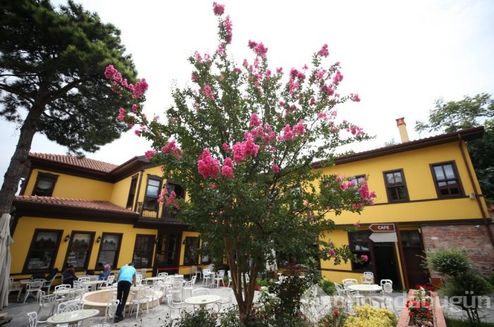 Bursa'da bahçesindeki sümbüllerin adını taşıyan asırlık konak	
