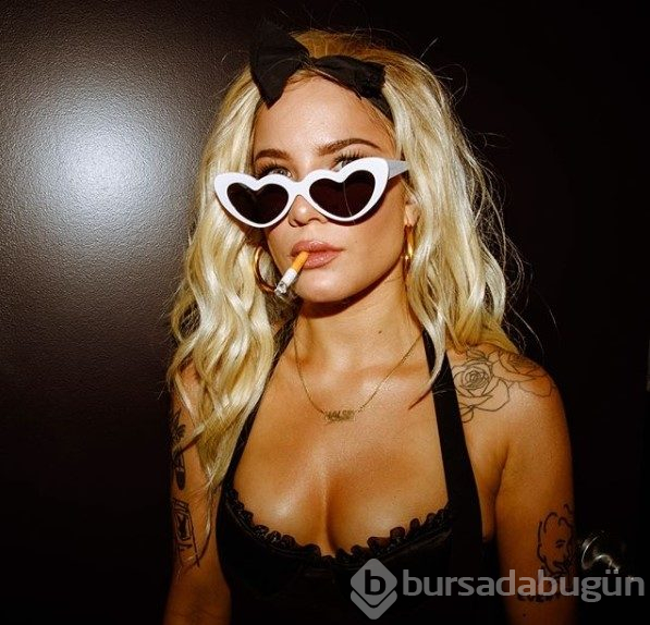 Ünlü şarkıcı Playboy tavşanı oldu
