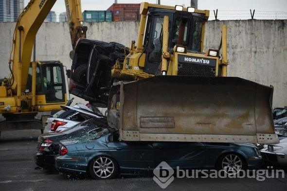 Lüks araçları böyle parçadılar
