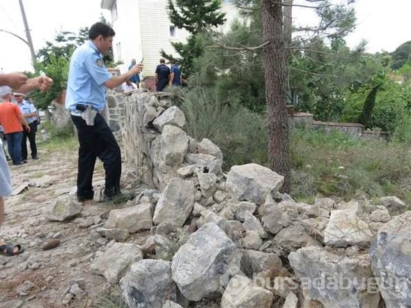 Çekmeköy'de cip duvarı aşıp evin bahçesine uçtu; dede torun yaralandı
