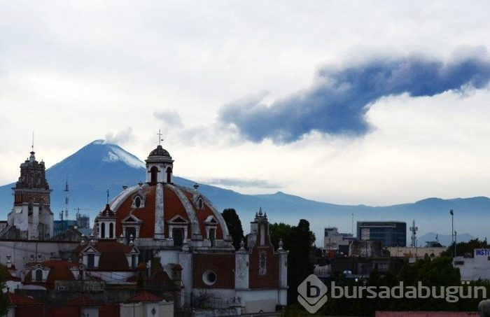 Meksika'da Popocatepetl Yanardağı patladı