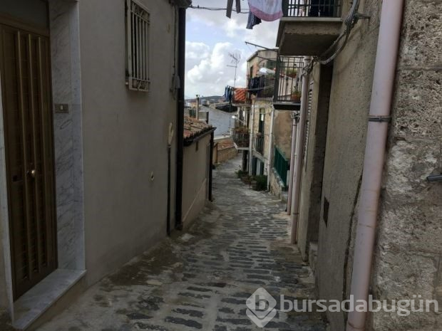 İtalya'nın Mussomeli kentinde yazlık evler 1 euro