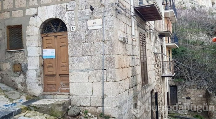İtalya'nın Mussomeli kentinde yazlık evler 1 euro