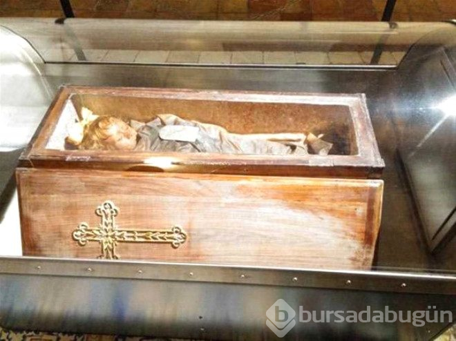 Gözlerini kırptığı iddia edilen mumyanın sırrı çözüldü