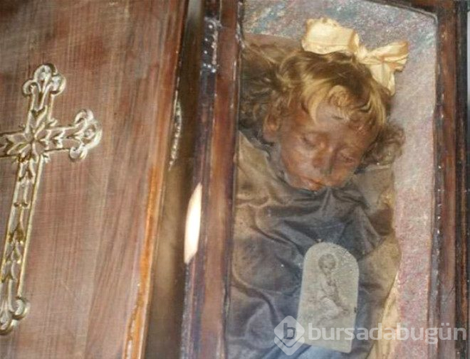 Gözlerini kırptığı iddia edilen mumyanın sırrı çözüldü