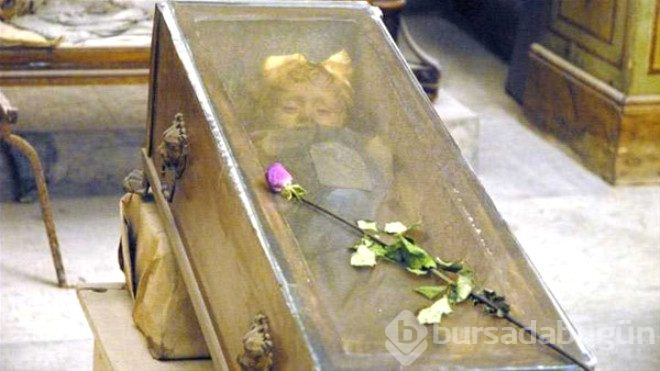 Gözlerini kırptığı iddia edilen mumyanın sırrı çözüldü