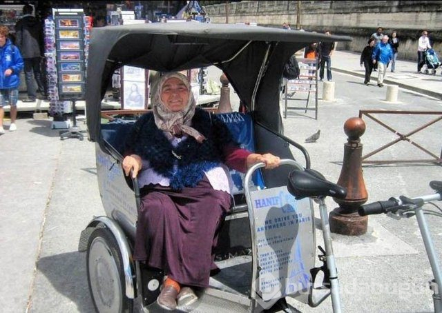 "Hür kız" Ayşe Teyze 60'ında fenomen oldu