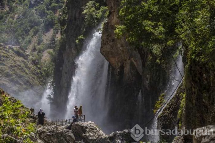 Türkiye'nin Niagara'sı ziyaretçilerini büyülüyor