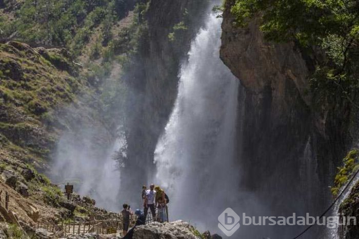 Türkiye'nin Niagara'sı ziyaretçilerini büyülüyor