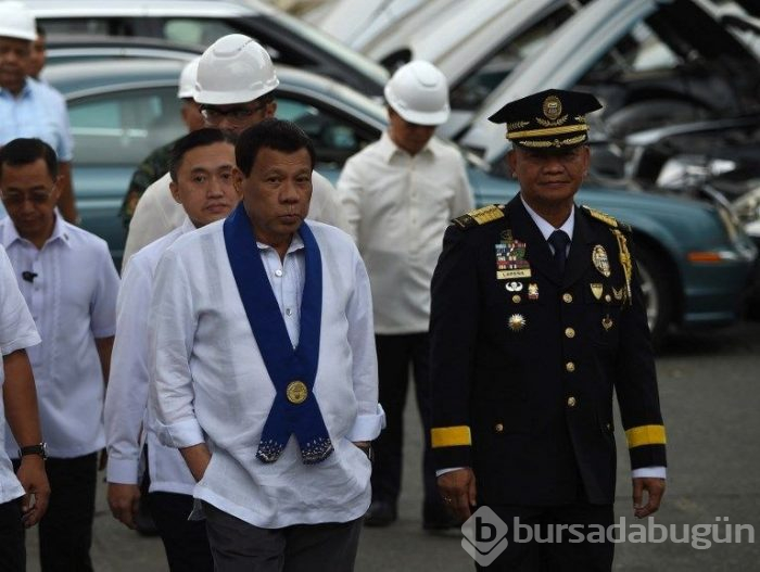 Filipinler'de lüks araçlar paramparça edildi