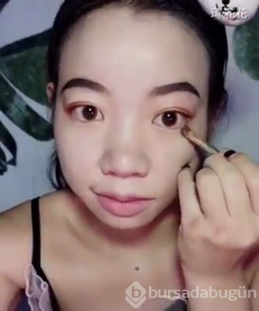 Çinli YouTuber Qi Huahua'nın makyajla inanılmaz değişimi!