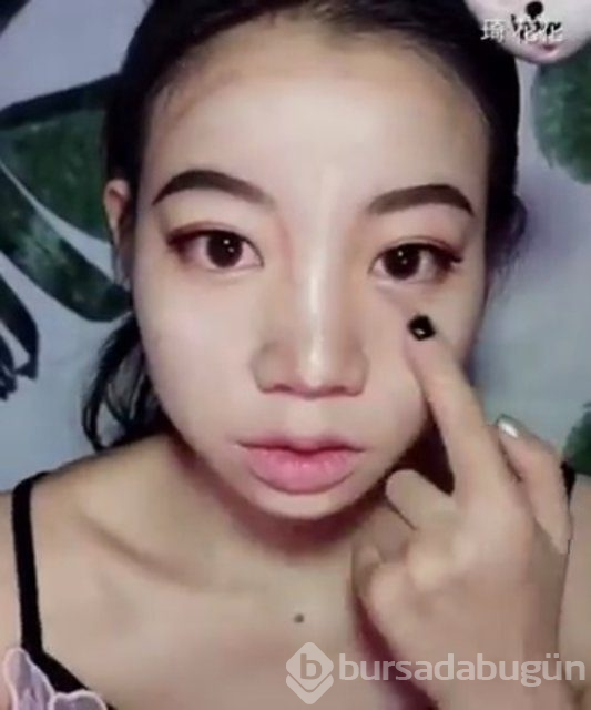 Çinli YouTuber Qi Huahua'nın makyajla inanılmaz değişimi!