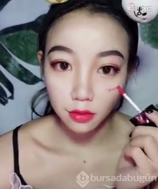 Çinli YouTuber Qi Huahua'nın makyajla inanılmaz değişimi!
