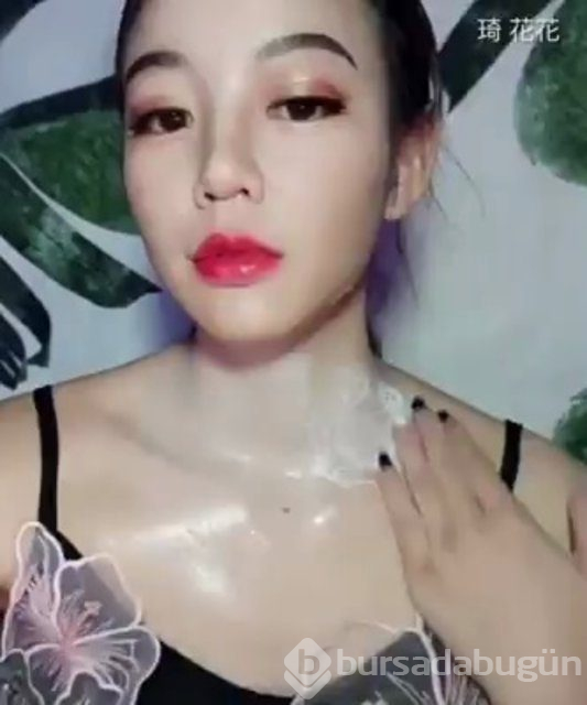 Çinli YouTuber Qi Huahua'nın makyajla inanılmaz değişimi!