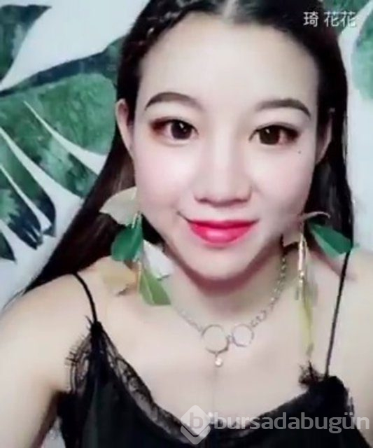 Çinli YouTuber Qi Huahua'nın makyajla inanılmaz değişimi!