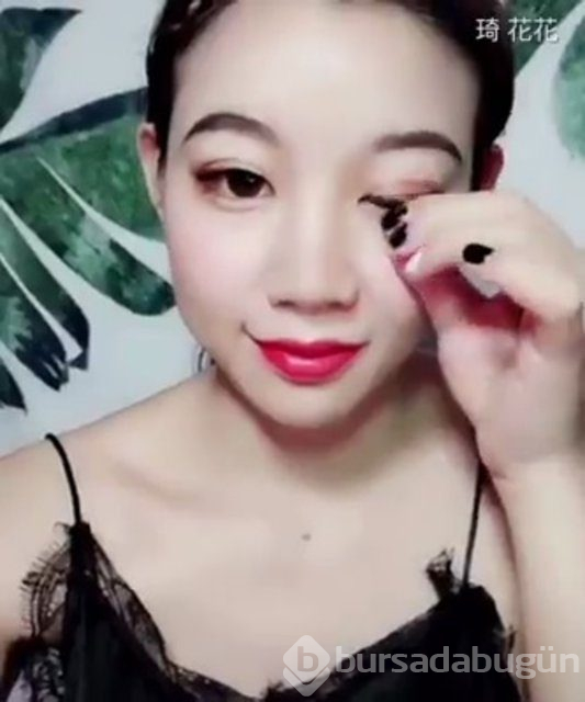Çinli YouTuber Qi Huahua'nın makyajla inanılmaz değişimi!