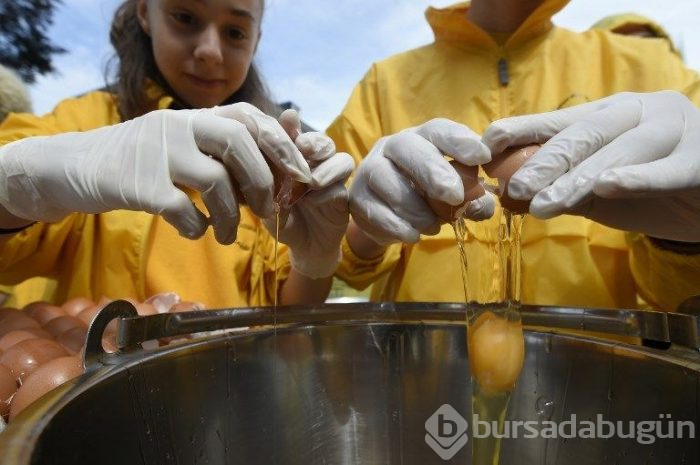 Belçika'da 10 bin yumurtalı dev omlet