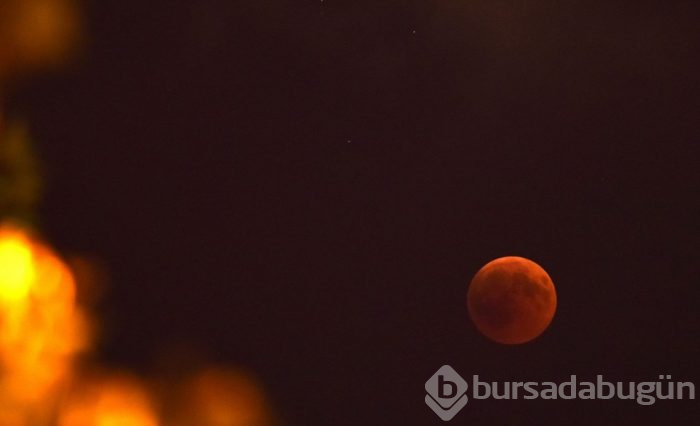 Yüzyılın en uzun Kanlı Ay Tutulması'nı uzaydan fotoğrafladı