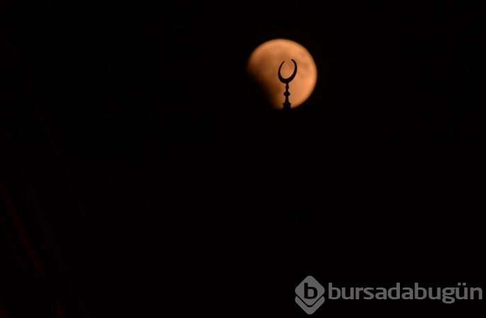 Yüzyılın en uzun Kanlı Ay Tutulması'nı uzaydan fotoğrafladı