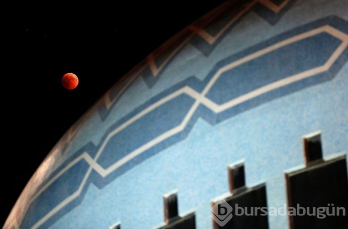 Yüzyılın en uzun Kanlı Ay Tutulması'nı uzaydan fotoğrafladı
