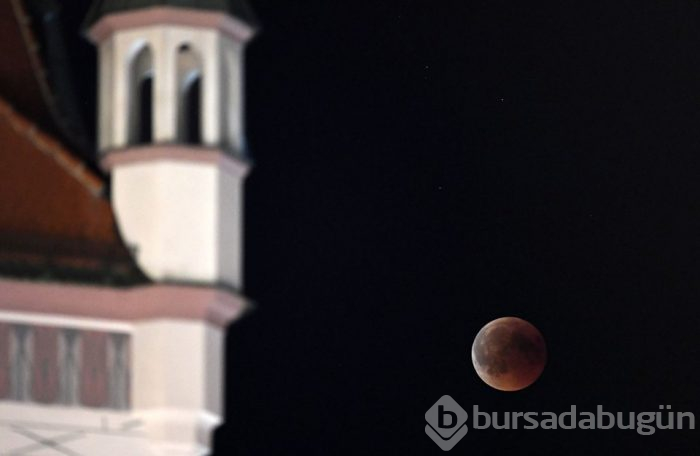Yüzyılın en uzun Kanlı Ay Tutulması'nı uzaydan fotoğrafladı