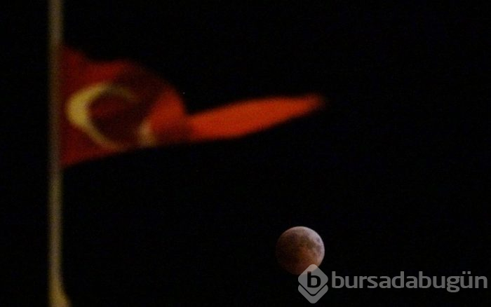 Yüzyılın en uzun Kanlı Ay Tutulması'nı uzaydan fotoğrafladı