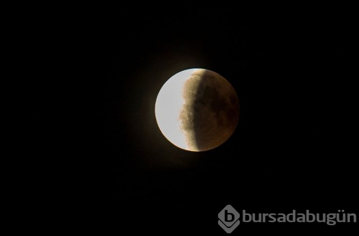 Yüzyılın en uzun Kanlı Ay Tutulması'nı uzaydan fotoğrafladı