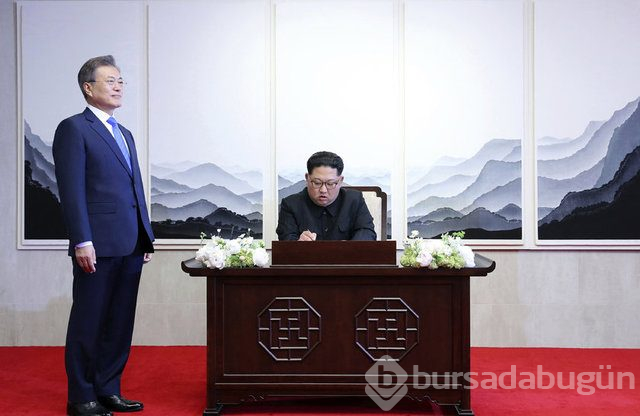 Kim sınırı geçti, iki kore lideri