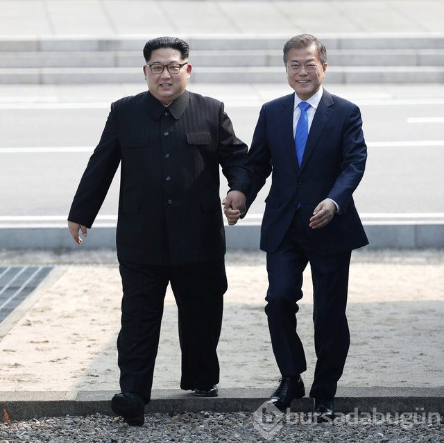 Kim sınırı geçti, iki kore lideri