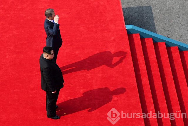 Kim sınırı geçti, iki kore lideri