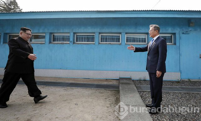 Kim sınırı geçti, iki kore lideri