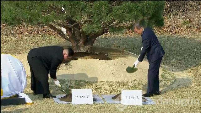 Kim sınırı geçti, iki kore lideri