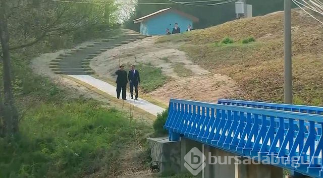 Kim sınırı geçti, iki kore lideri