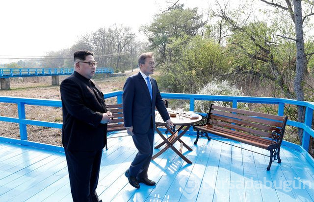 Kim sınırı geçti, iki kore lideri