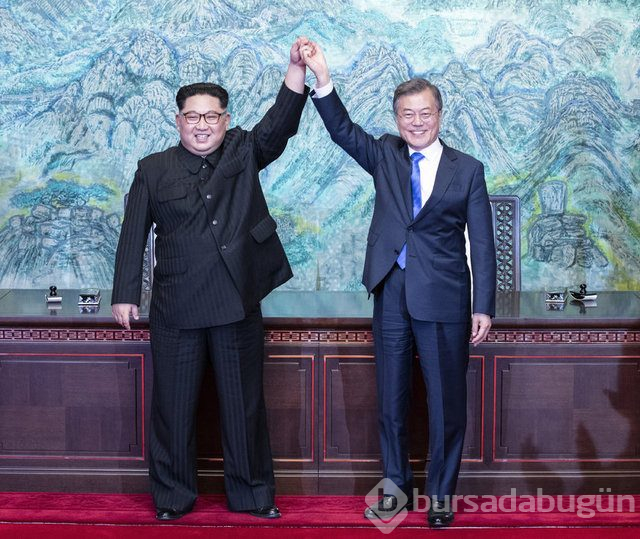 Kim sınırı geçti, iki kore lideri