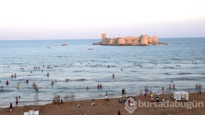 Mersin'de denizin ortasında 2400 yıllık Kızkalesi'nde tarih ve doğayla iç içe tatil