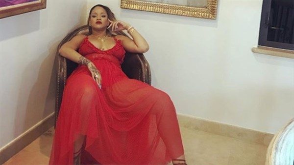 Rihanna'dan olay paylaşımlar