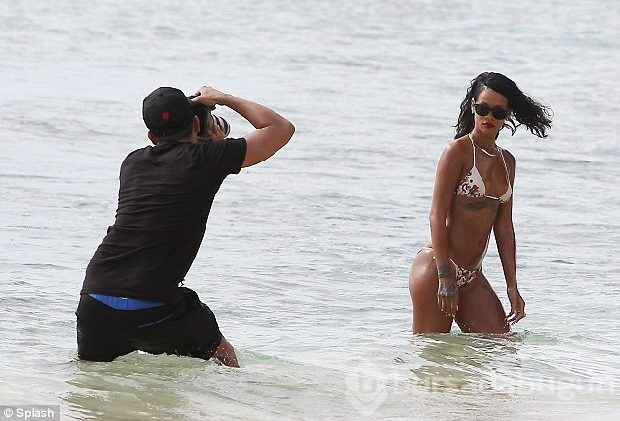 Rihanna'dan olay paylaşımlar