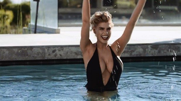 Charlotte McKinney'in sadeliği